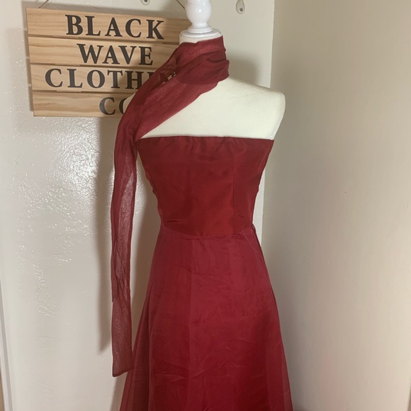 Red Chiffon Strapless dress - Picture 2 of 4